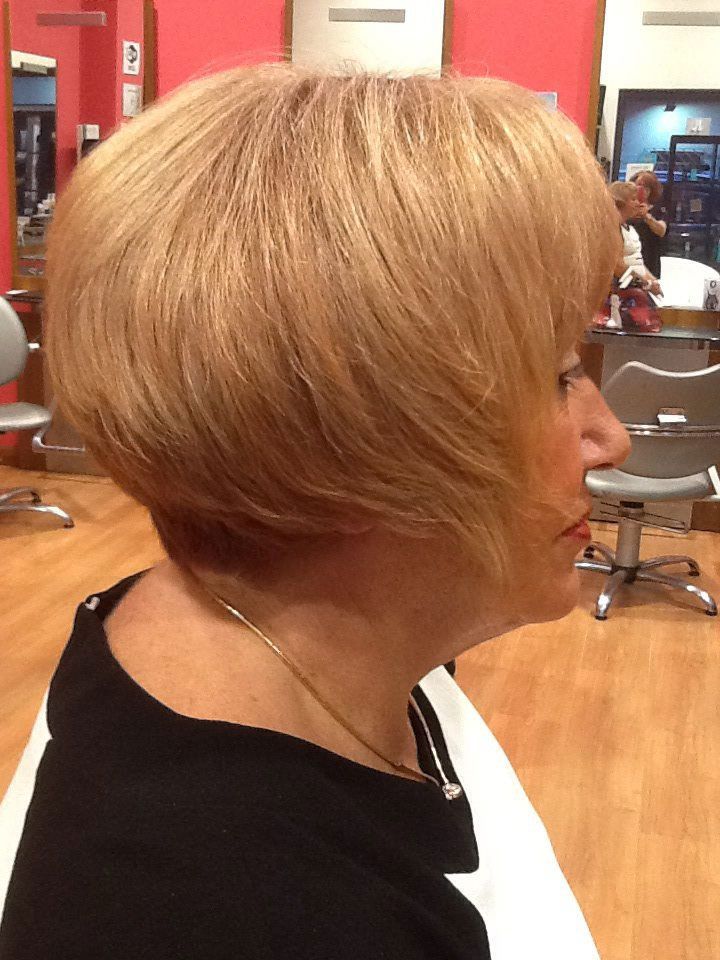 Mujer con corte estilo bob